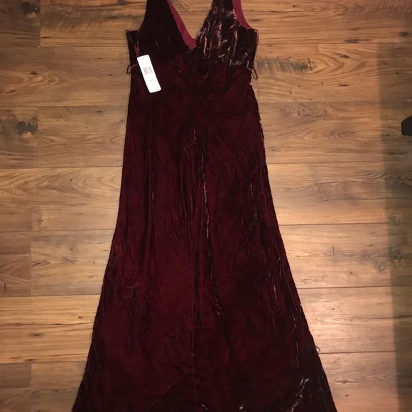 Lauren Ralph Lauren Burgundy Velvet Maxi Dress - Picture 2 of 8